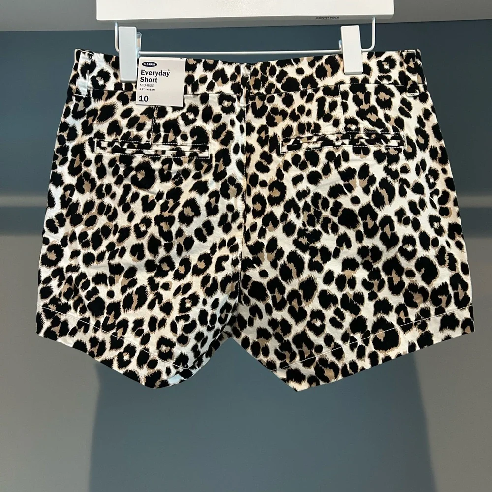 NWT Old Navy leopard Everyday Shorts. Size 10. Midrise. 3.5 inch inseam. NEW! - Picture 4 of 11